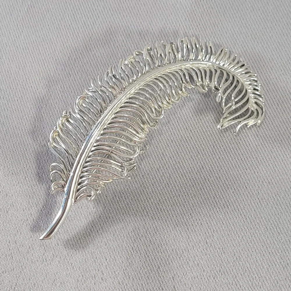 Coro Pegasus Vintage Silver Tone Ostrich Quill Feather Brooch Pin 1806